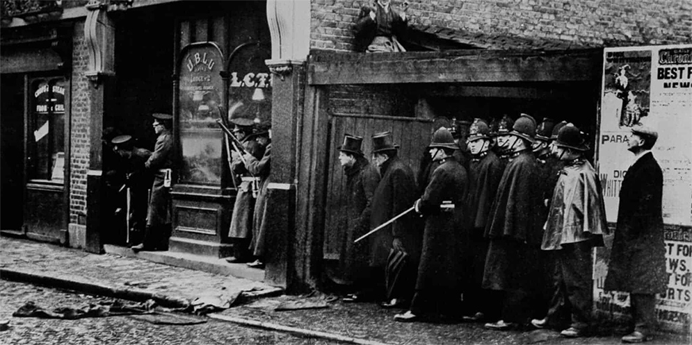 Churchill přihlíží obléhání v Sidney street