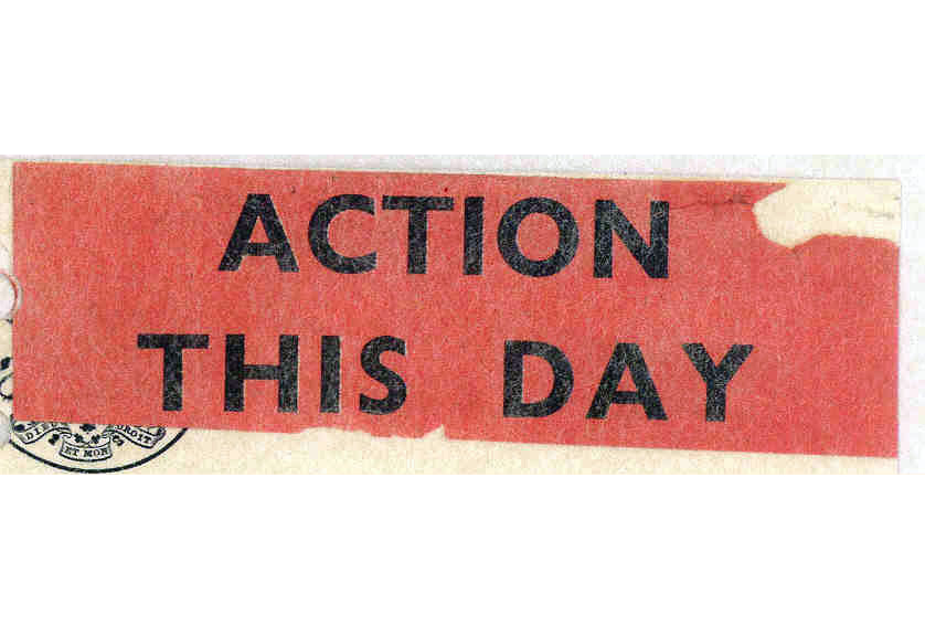 ACTION THIS DAY! Především ve svém řízení druhé světové války dokázal Churchill svojí energičností prosadit a uskutečnit mnoho. S úžasnou frekvencí sepisoval memoranda a rozesílal je svým velitelům v poli, přitom dokumenty razítkoval svými slavnými červenými štítky „Action this Day“ a naléhal na rychlé vyřešení. Od svých kolegů i podřízených vyžadoval stejně jako od sebe samotného nasazení a akci – a jeho neustálé pobízení vedlo k tomu, že se během válečného úsilí současně sledovaly stovky různých nápadů a iniciativ. Churchill mmj. použil své červené štítky „Action This Day“ v říjnu 1941 v reakci na stížnost čtyř svých přetížených kryptoanalytiků (včetně Alana Turinga). Když z Bletchley Parku požádali o více zdrojů pro progrma Ultra (dekódvání kódu Enigma) , Churchill napsal: „Action this day! Zajistěte, ať mají vše, co potřebují, s nejvyšší prioritou, a ohlaste mi, že se tak stalo.“ Po celý svůj život dokázal Churchill dávat věci do pohybu. Byl neúnavně hnán vpřed a soustředěný; workoholik odhodlaný naplnit svůj vlastní osud a chránit svou zemi a impeérium – a dělal vše, co mohl, aby všichni kolem něj šli v jeho stopách a táhli za jeden provaz.